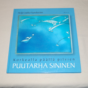 Heljä Liukko-Sundström Korkealla päällä pilvien puutarha sininen